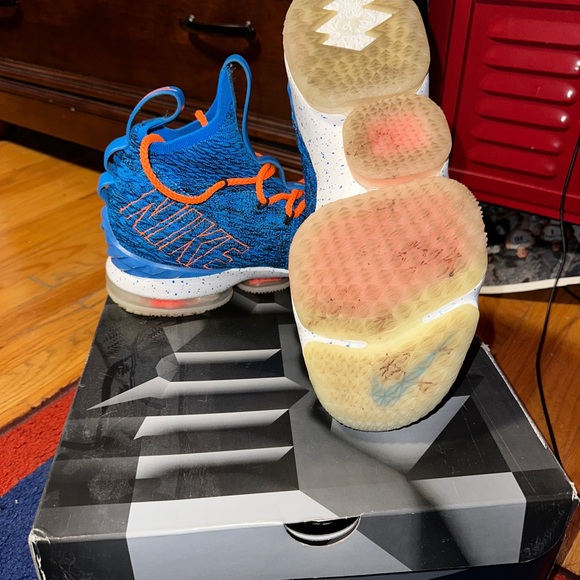 Lebron 15 Hardwood Classics size 10 mens - Picture 4 of 4